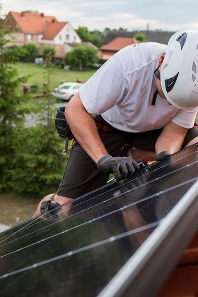 Sanierung von Gebäuden und PV-Anlagen